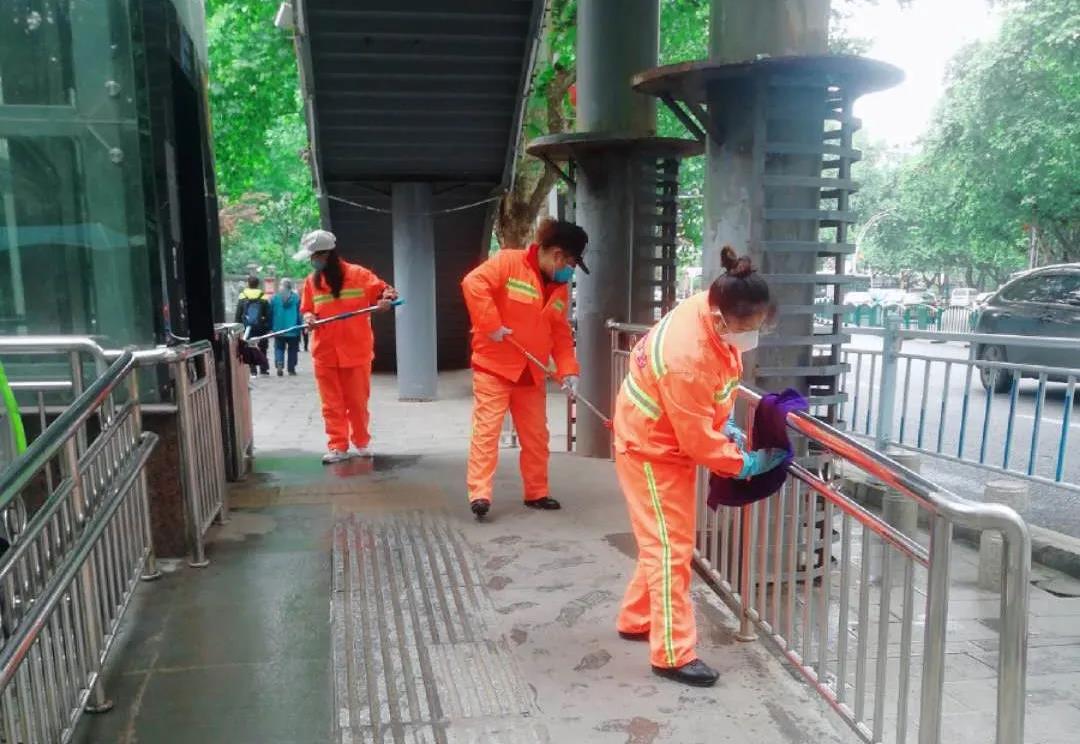 五一节前大扫除,腾博会为您创造整洁优美的节日环境 五一节前大扫除,腾博会为您创造整洁优美的节日环境