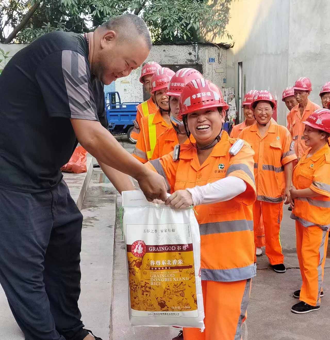 情暖中秋 · 花好月圆 | 腾博会环境工会慰问员工活动掠影 情暖中秋 · 花好月圆 | 腾博会环境工会慰问员工活动掠影